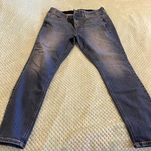 Torrid 18T bombshell skinny jeans